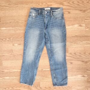 EUC Abercrombie & Fitch High Rise Mom Jean, Size 8/29